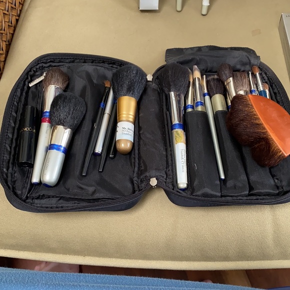 New Lancôme #6 Cheek brush silver handle - Picture 3 of 3